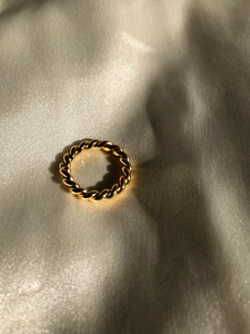 Gold twist ring